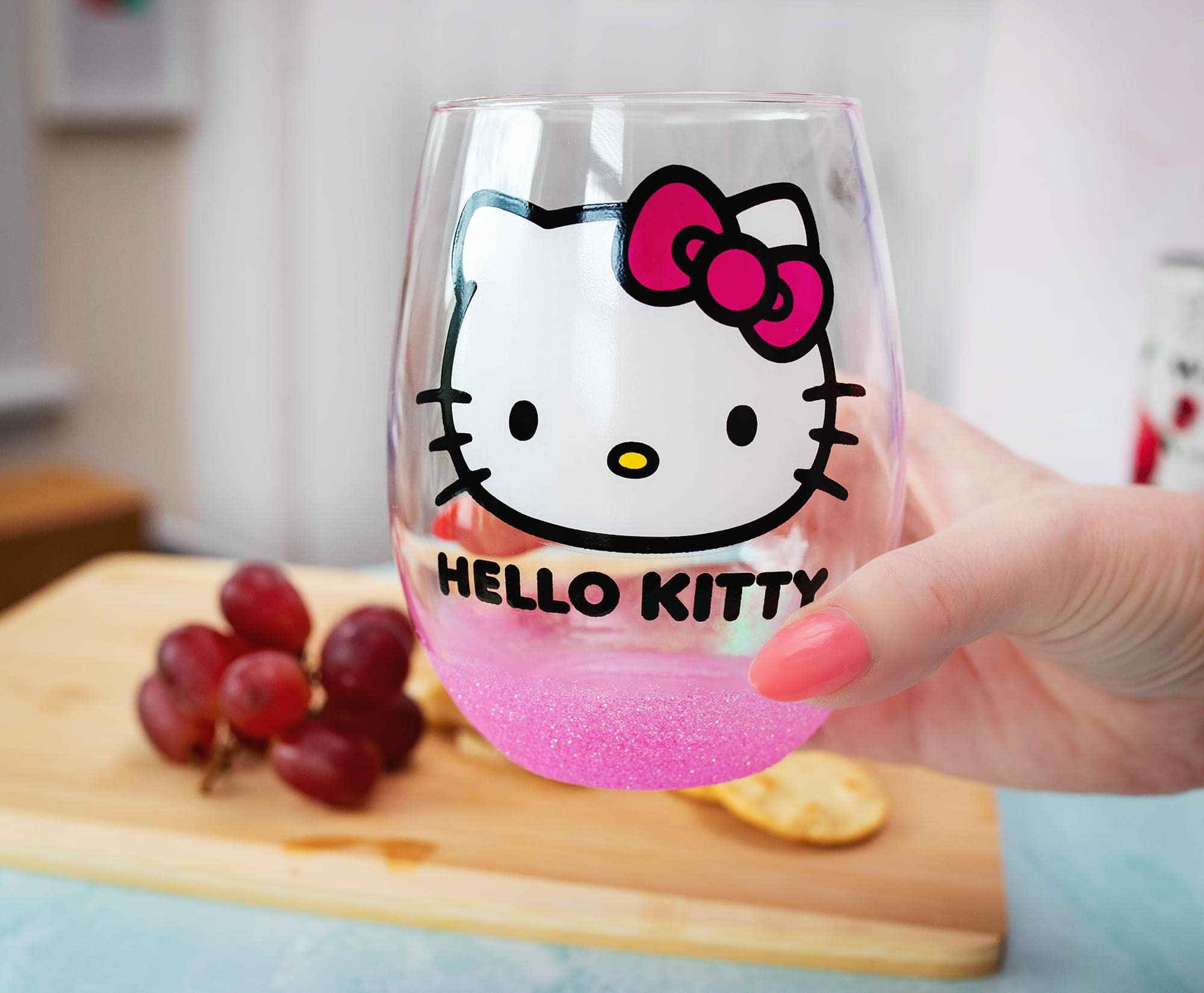 Vaso Silver Buffalo Hello Kitty con capacidad de 20 onzas, perfecto para bebidas generosas.