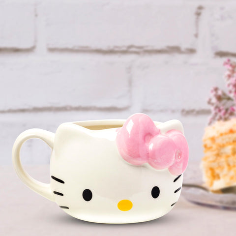 Acabado brillante y tacto suave en la taza Hello Kitty