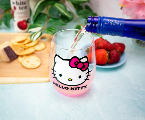 Vaso para cócteles Silver Buffalo Hello Kitty, resistente y estable.
