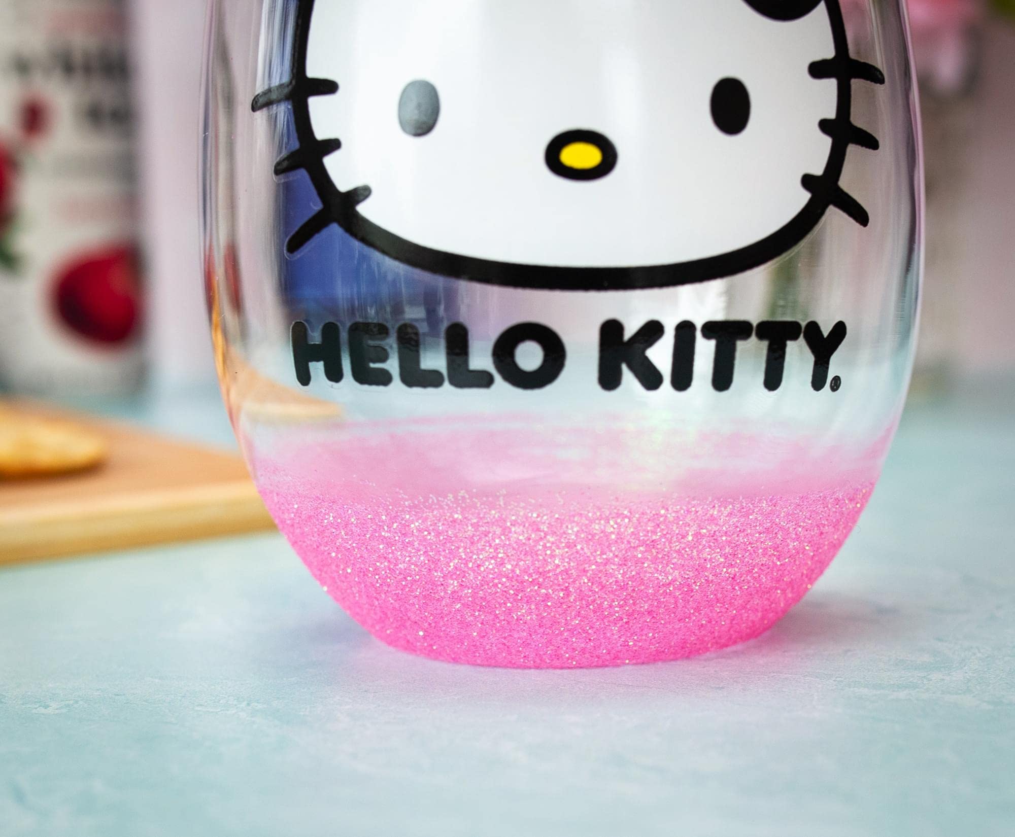 Vaso Silver Buffalo Hello Kitty para mimosas, perfecto para brunch y fiestas.