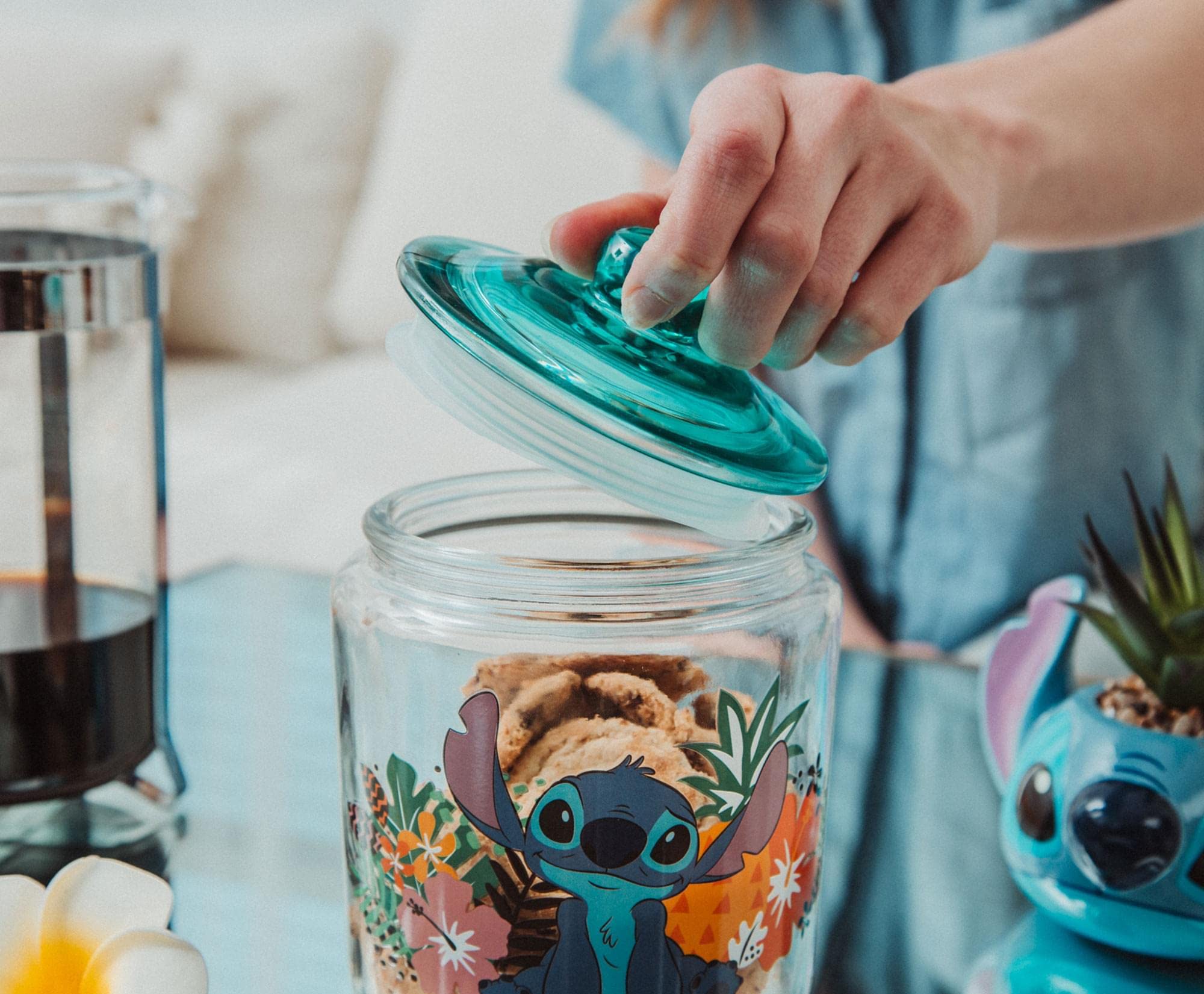 Ideal para galletas, aperitivos o utensilios pequeños en el mostrador.