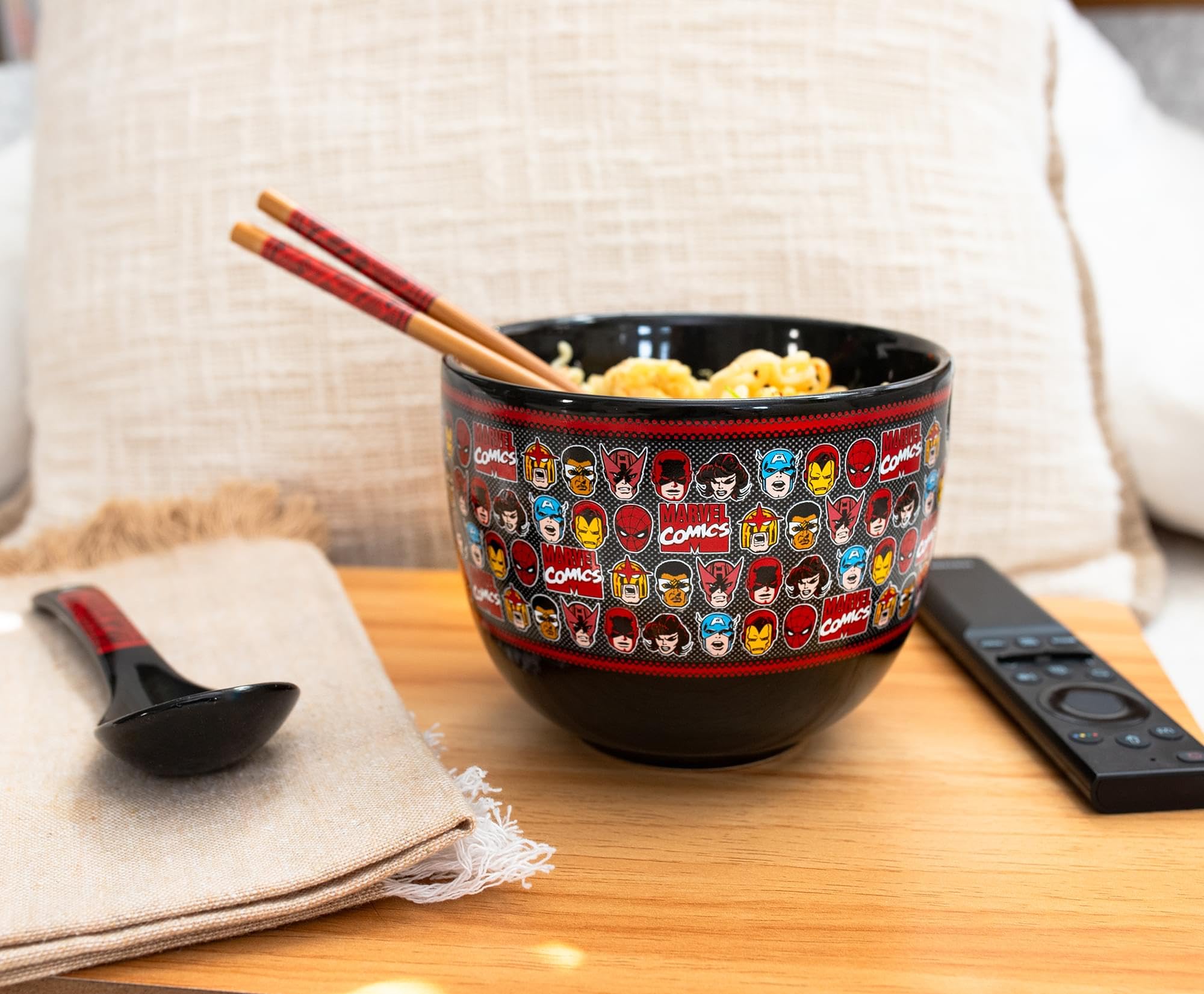 Ideal para cenas temáticas o comidas diarias con energía Marvel.