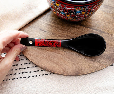Conjunto de cena licenciado Marvel para fans y reuniones.