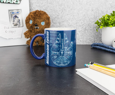 Taza Silver Buffalo apta para bebidas calientes o frías.
