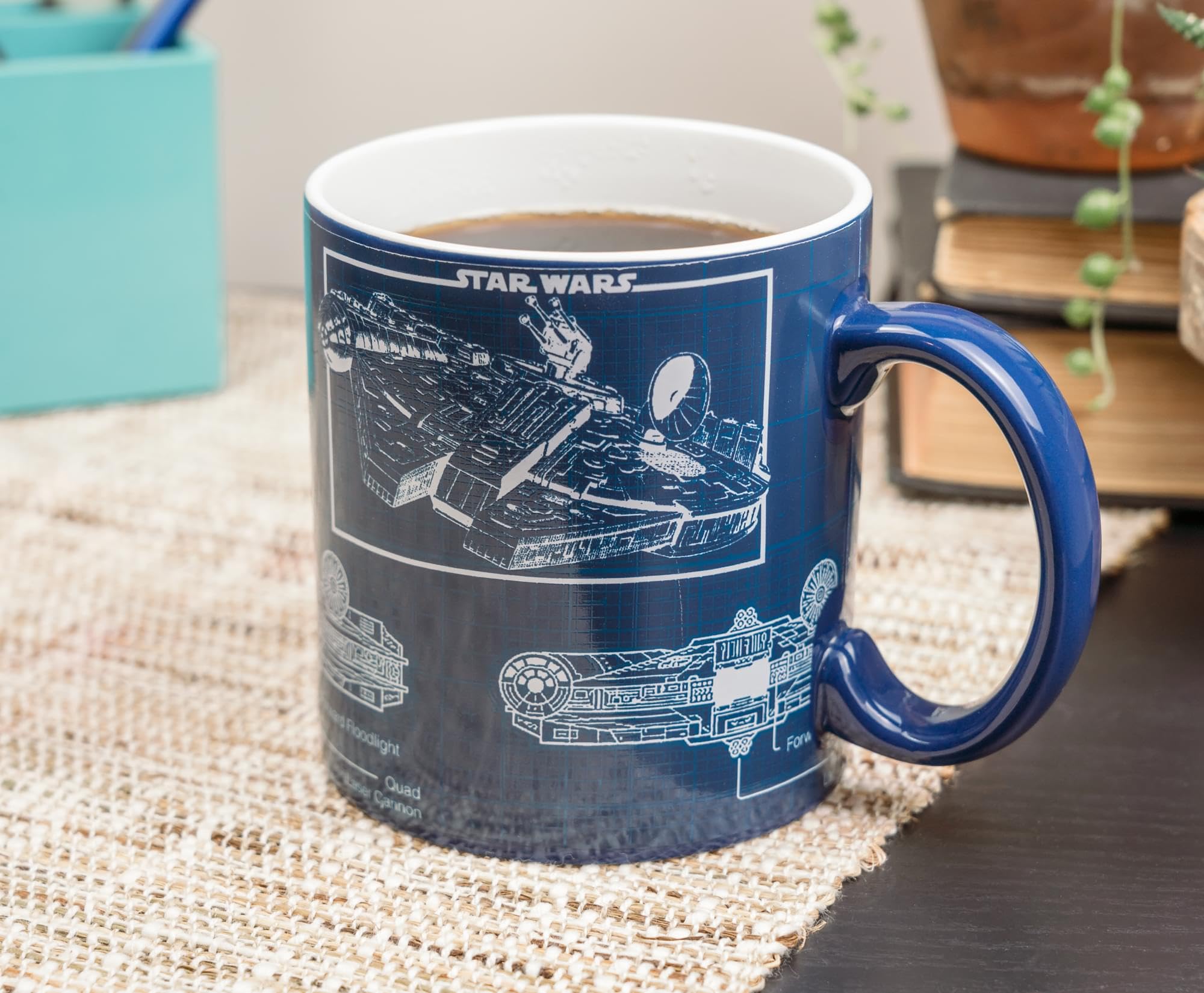 Taza Silver Buffalo ideal como regalo para fans de Guerra de las Galaxias.