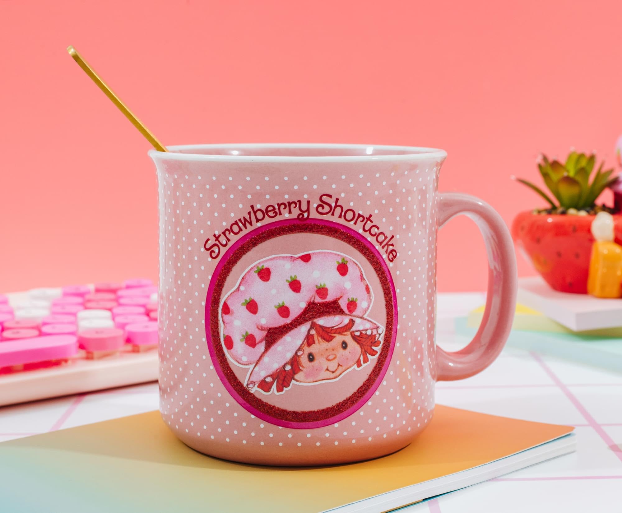 Regalo perfecto para aficionados que aprecian nostalgia y estilo lúdico.