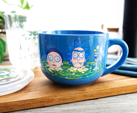 Taza Rick y Morty de 24oz de Silver Buffalo para bebidas calientes o frías.