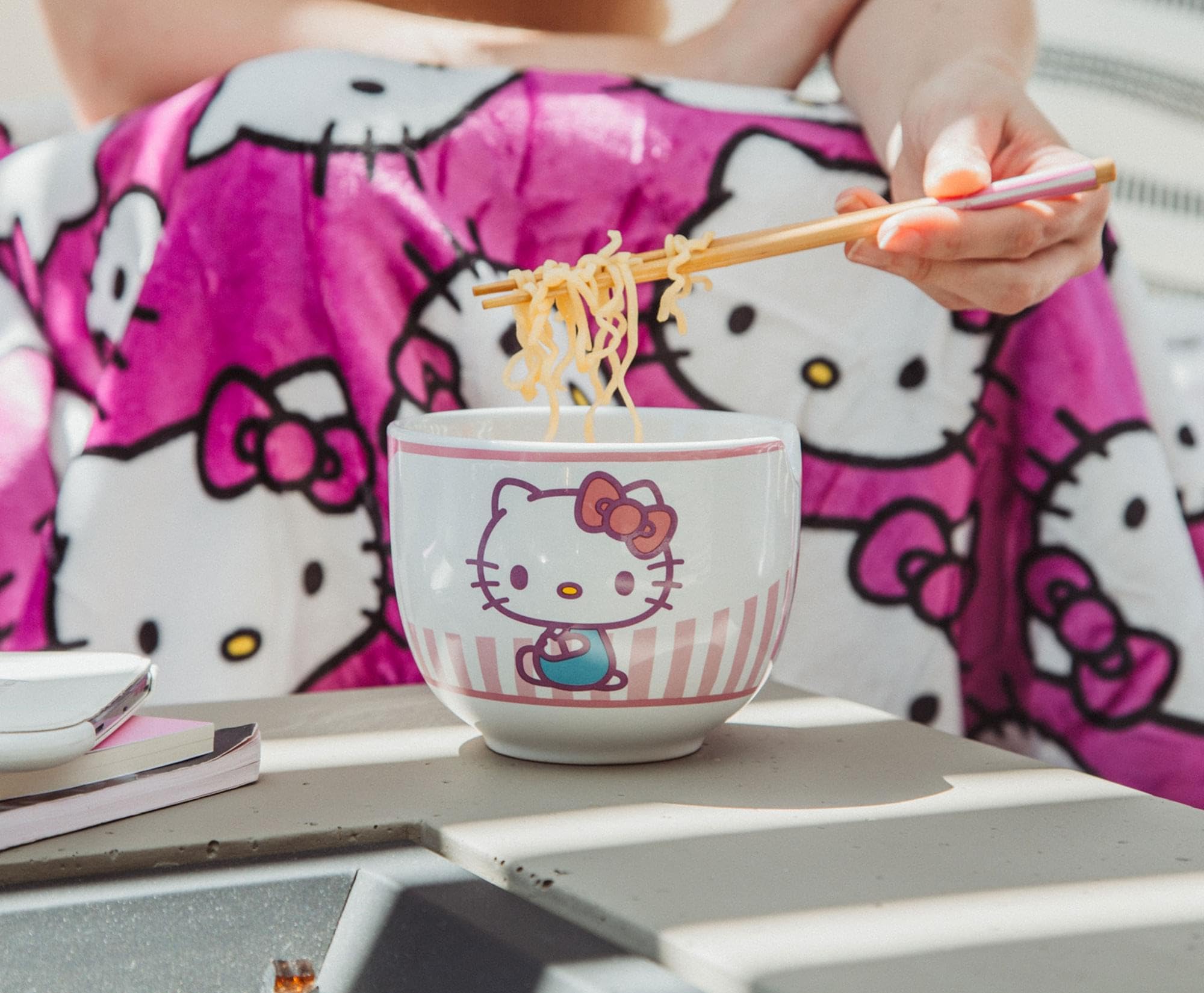 Silver Buffalo Hello Kitty colección licenciada Sanrio para fans