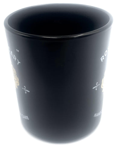 Vista superior de la cerámica negra con borde dorado y logo Rose Apothecary.