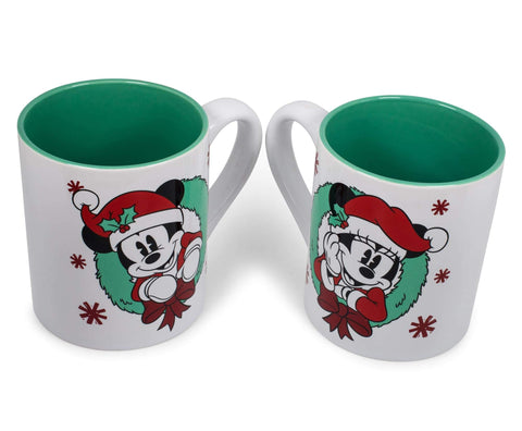 Taza de Minnie con corona navideña, color festivo para cafés.