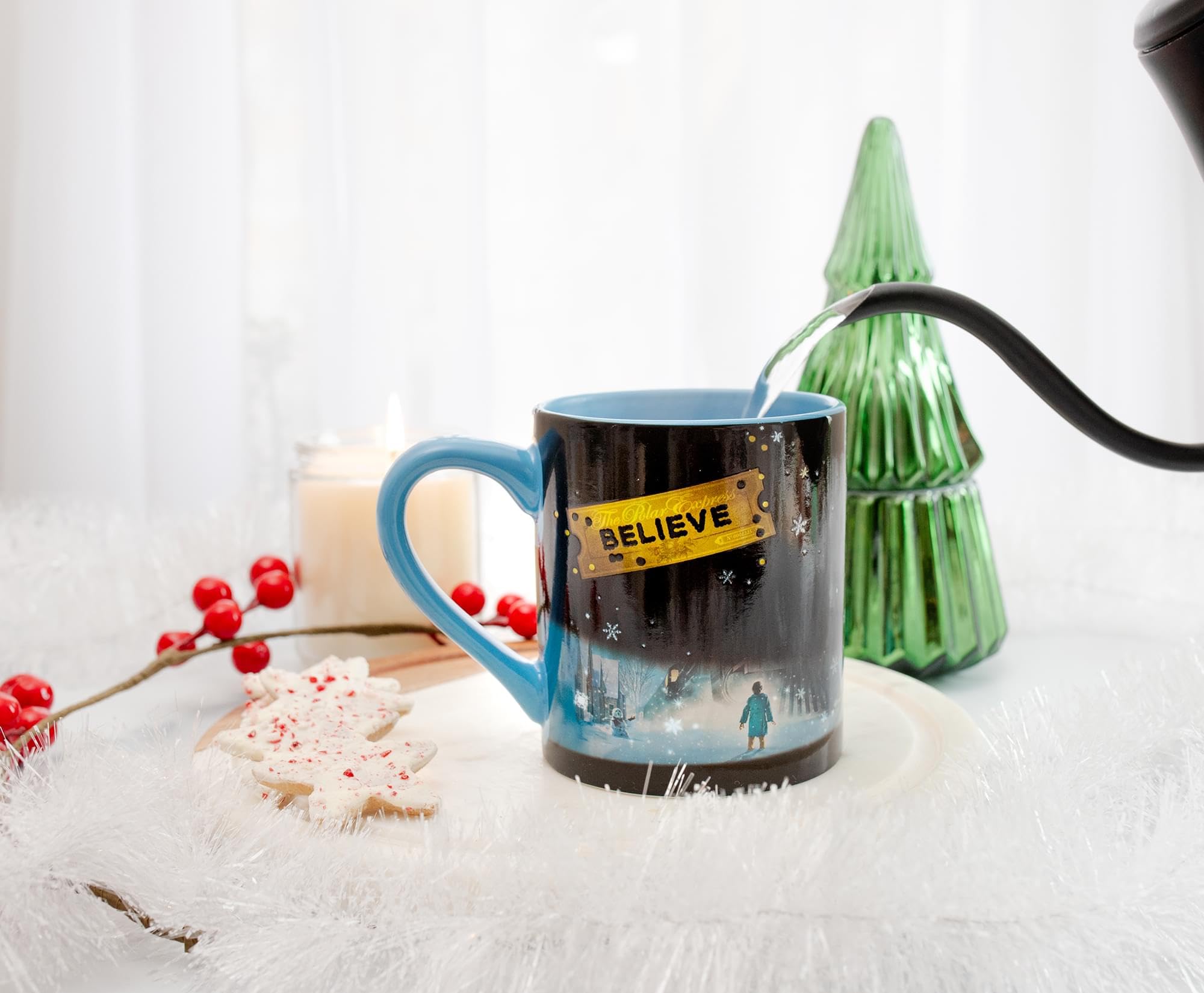 Decoración de escritorio con taza Polar Express Silver Buffalo para temporada navideña