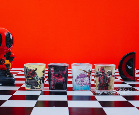 Vaso Deadpool con unicornio; añade diversión temática a cualquier brindis.