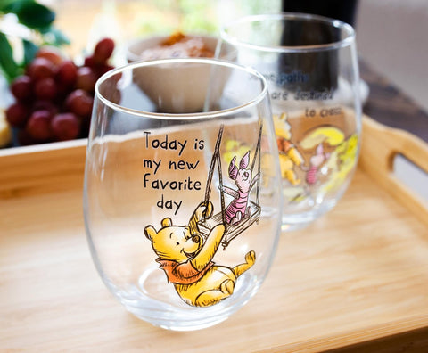 Vaso de 20 oz con arte Disney, perfecto para cócteles.