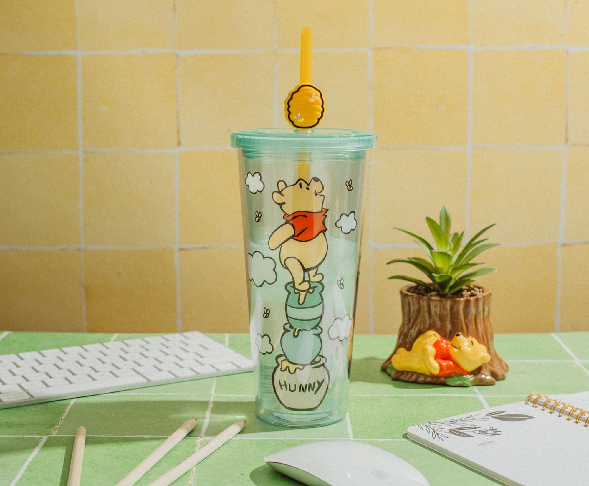 Regalo ideal para fans de Pooh con diseño nostálgico.