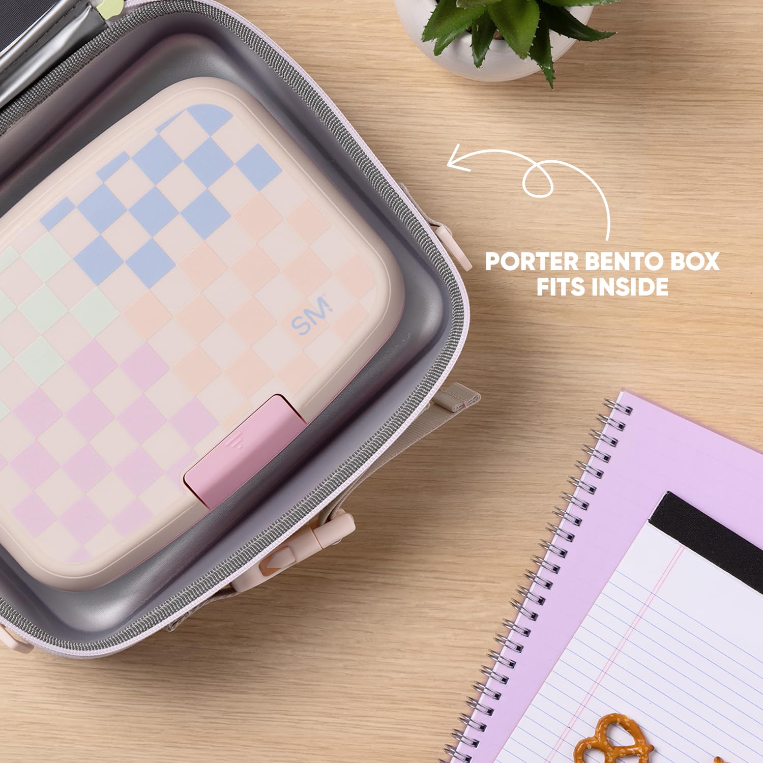 Simple Modern bolsa junto a botella para comparar tamaño, ideal para un almuerzo