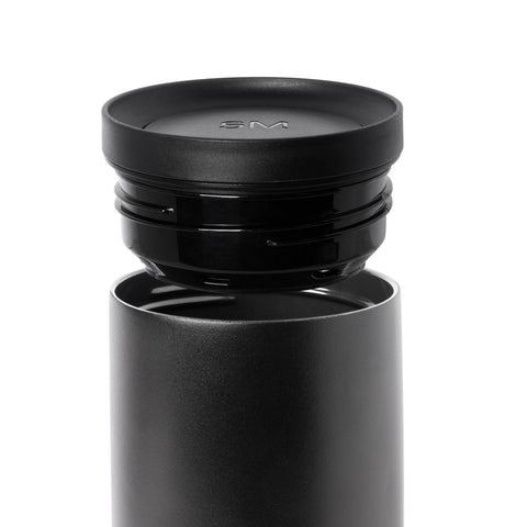 Simple Modern tapa 360° con botón en uso para beber fácilmente
