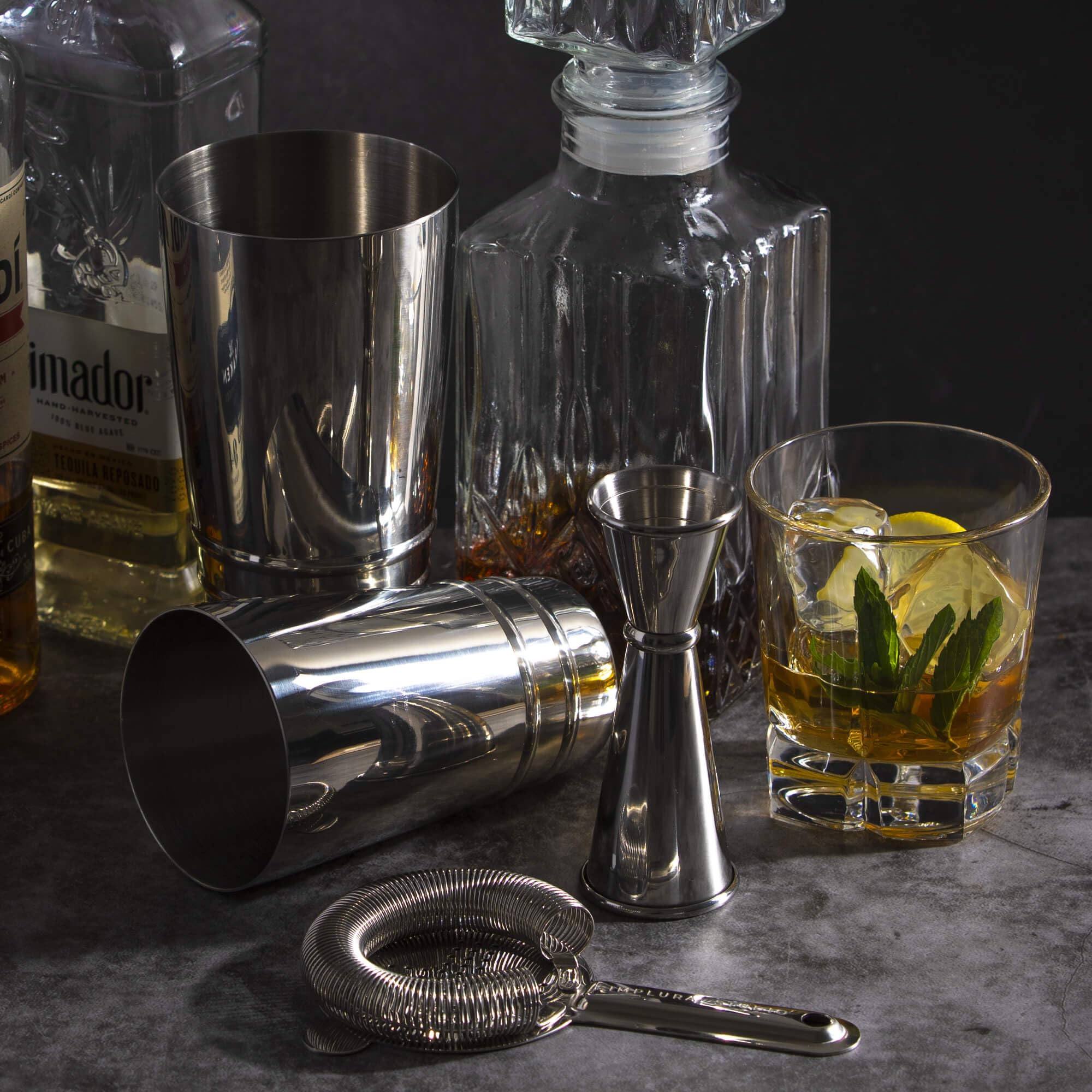 SIMPLURA STUDIO regalo ideal para aficionados a la coctelería.