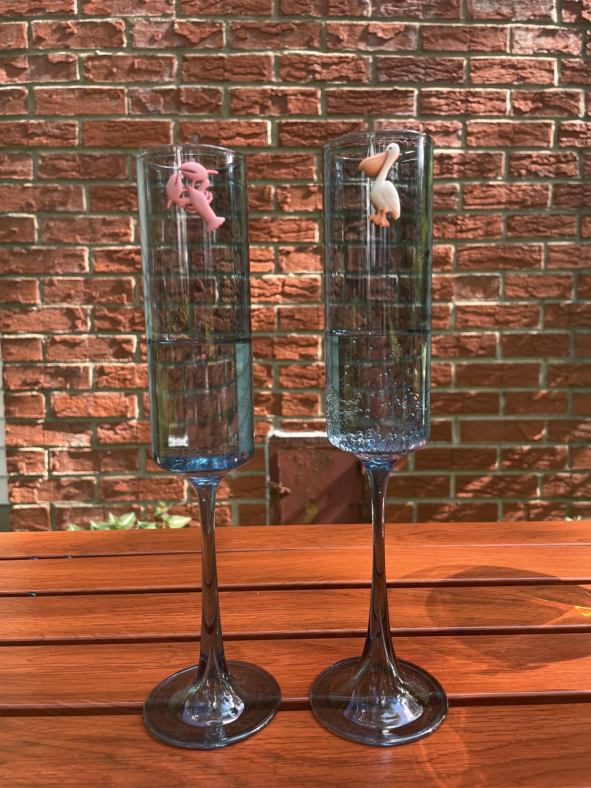 Simply Charmed es compatible con decoraciones veraniegas y accesorios tropicales.