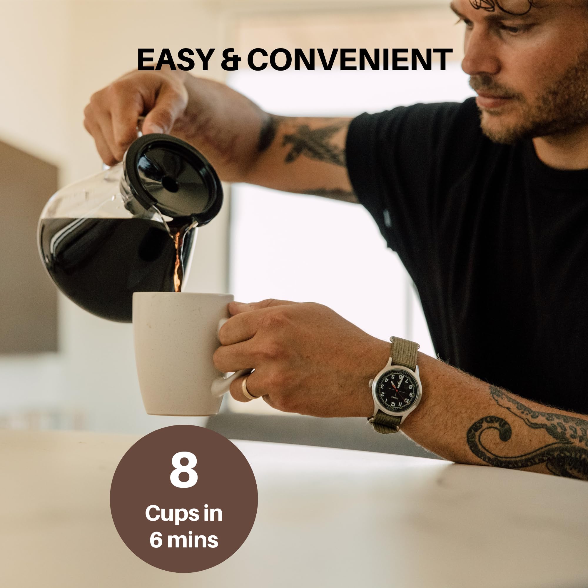 Simply Good Coffee jarra de cristal visible, vertido controlado para sabor consistente.