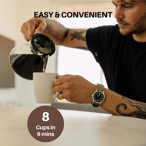 Simply Good Coffee jarra de cristal visible, vertido controlado para sabor consistente.