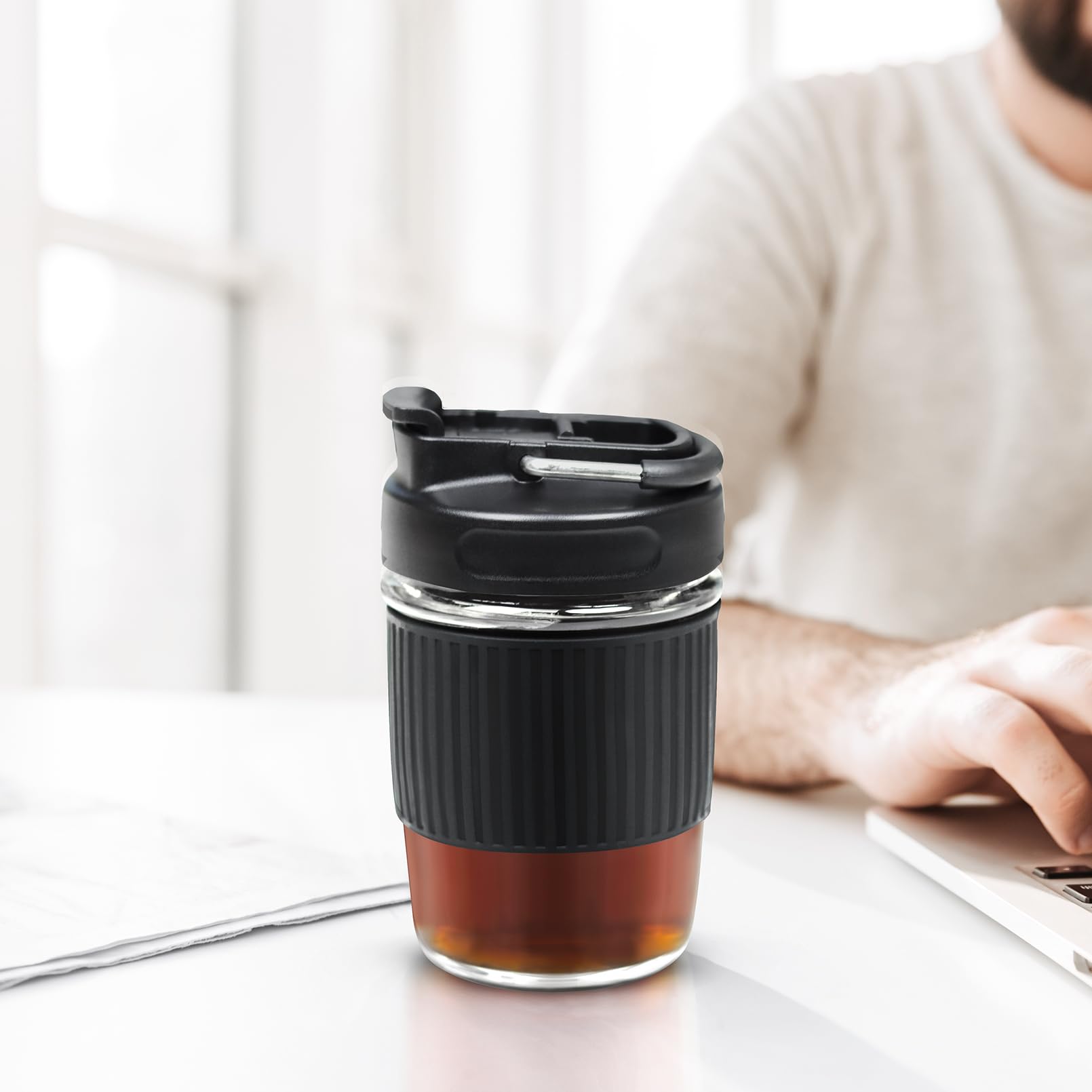 Versátil para café, té, smoothies y postres fríos.