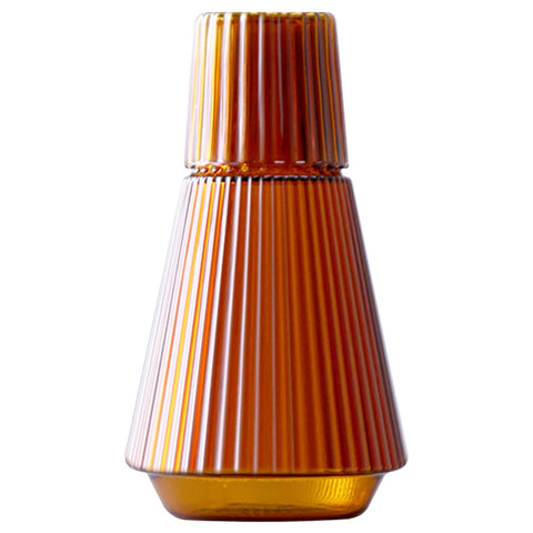 Sizikato botella de vidrio con rayas 30oz para agua en la mesa.