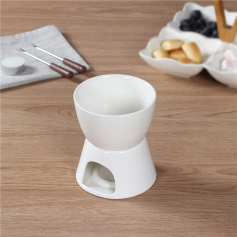 Sizikato dip de frutas y pan, fondue en porcelana blanca.