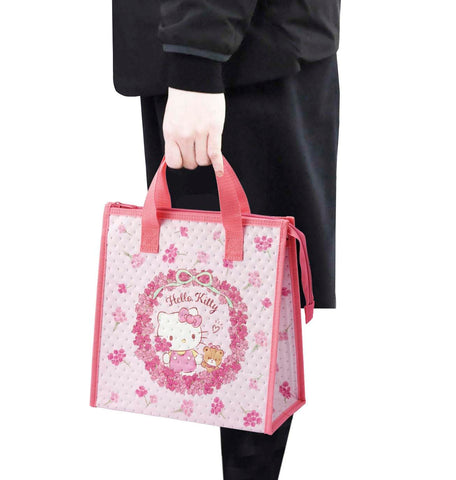 Diseño corona floral Skater Hello Kitty añade estilo al lunch