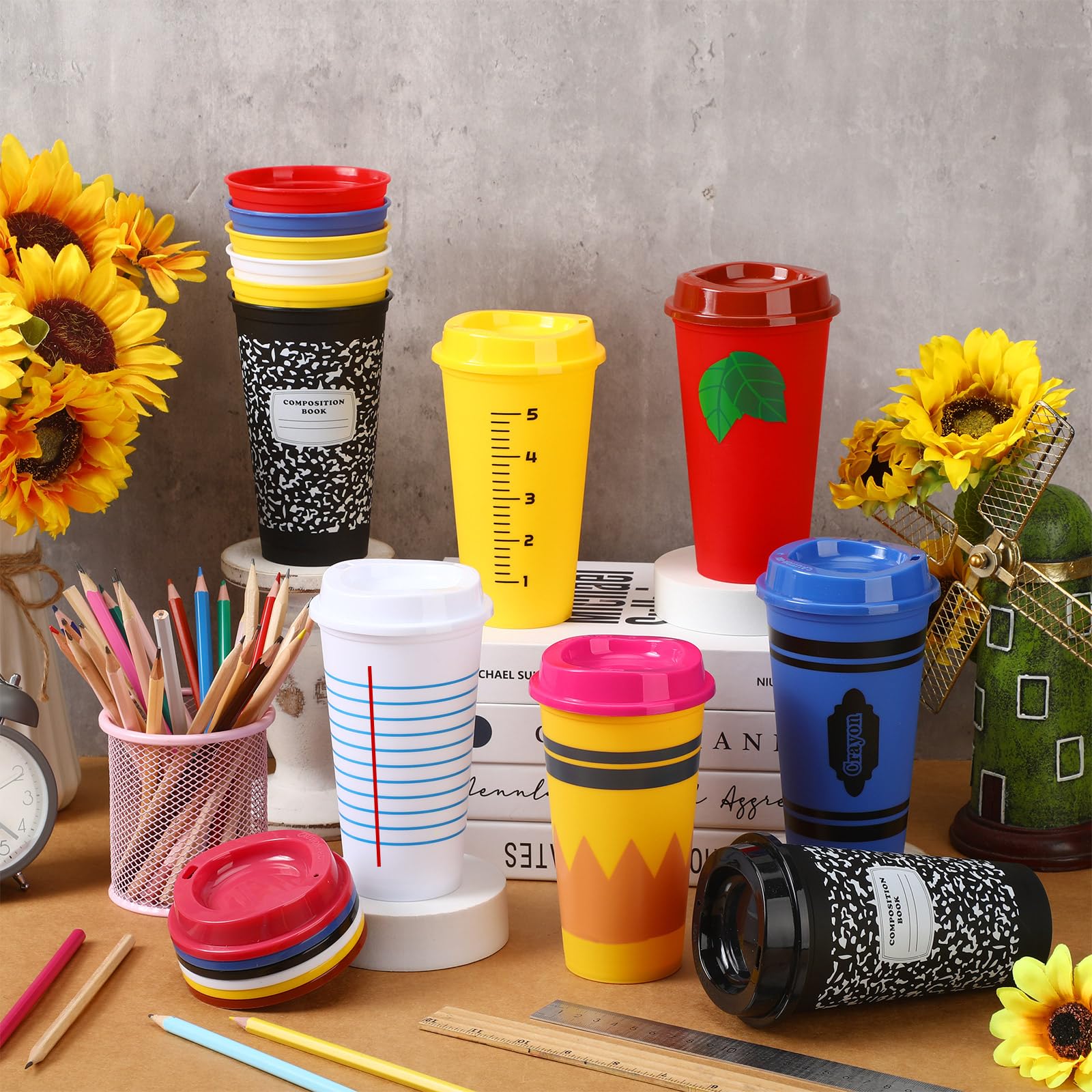 Skylety vaso plástico 16oz con tapa y diseño de cuaderno, útil para bebidas durante clases.