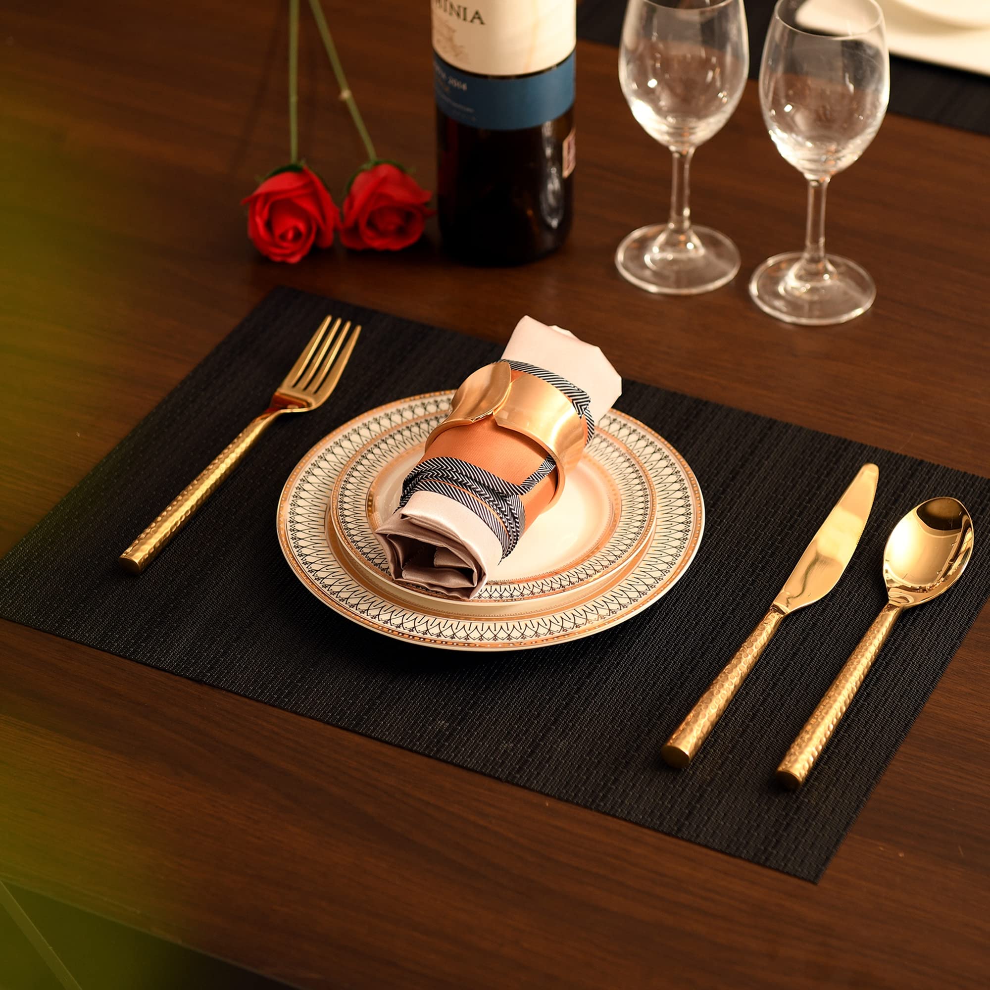 Manteles SLKQG negros Set4 para mesa: ideales para uso diario.