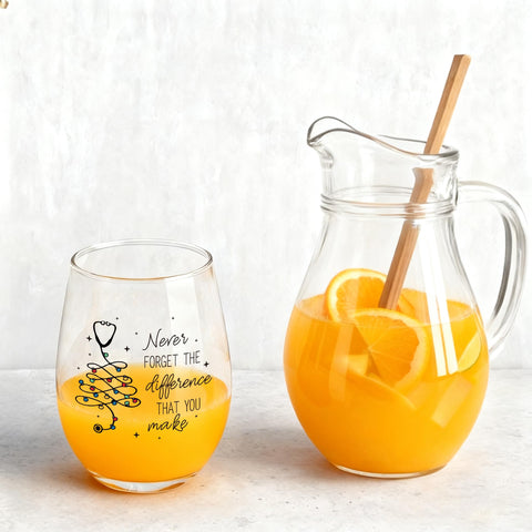 Slugeren copa 17 oz en uso diario, ideal para fiestas.