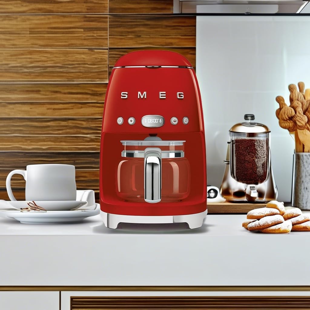 Cafetera Smeg 50's Retro con control de aroma, ajuste suave o intenso.
