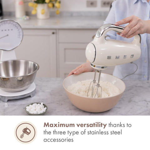 Smeg batidora de mano, 9 velocidades y turbo, mezcla adaptable para masas y cremas.