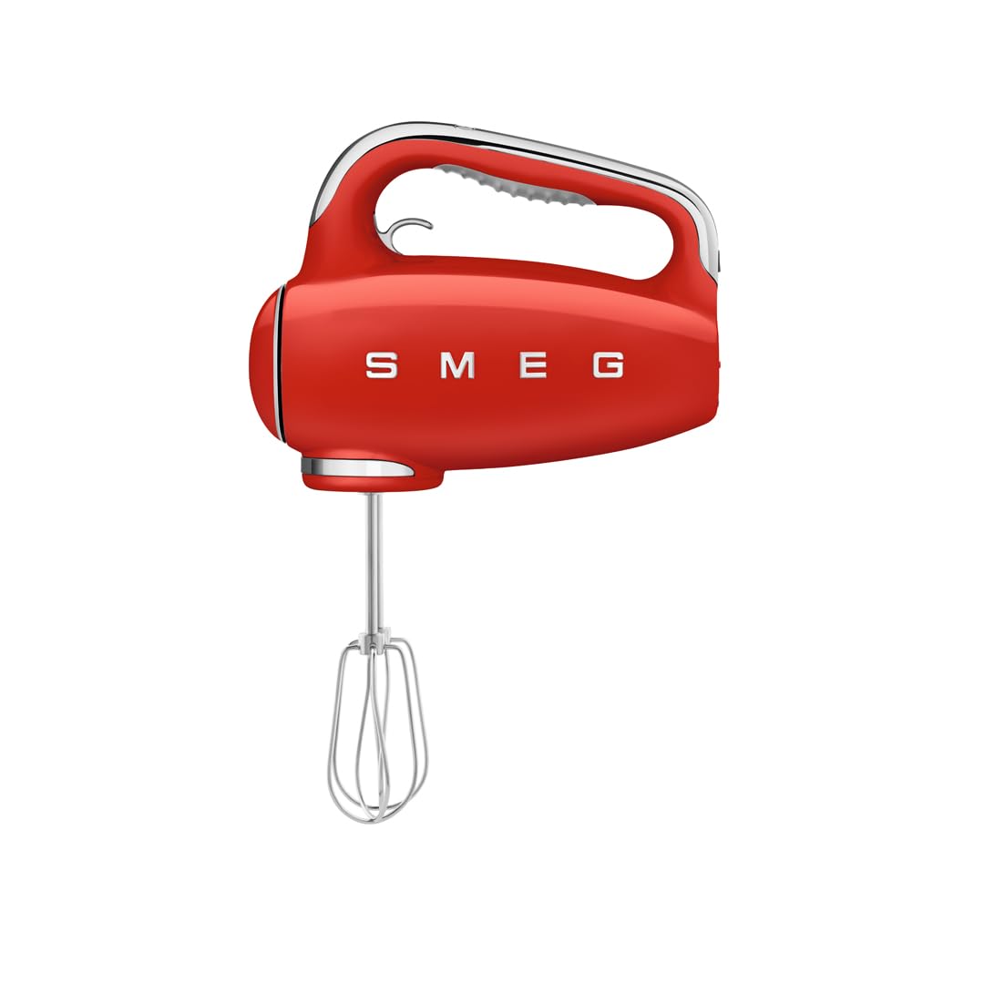 Batidora SMEG roja 50s, diseño icónico en aluminio para cocinar con estilo.