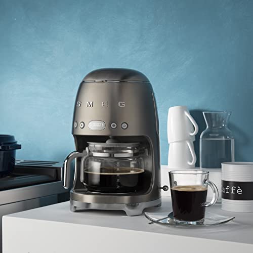 Función mantener caliente de la cafetera Smeg para conservar aroma y temperatura.