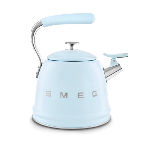 Hervidor SMEG: combina con la colección 50s para un conjunto cohesivo.