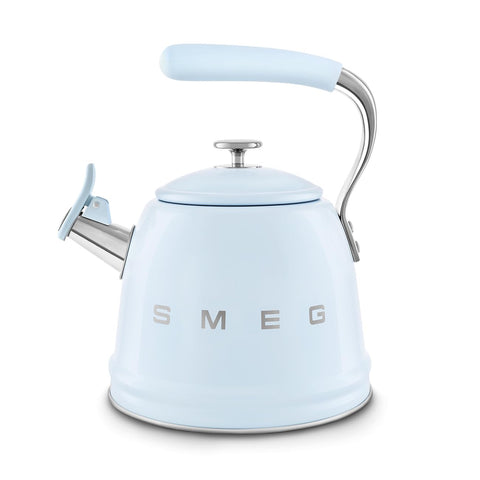 Hervidor SMEG: diseño 50s pastel azul, pieza icónica para la encimera.