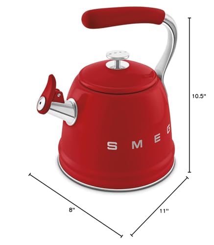 Hervidor SMEG retro, pieza de exhibición que añade estilo atemporal a la cocina.