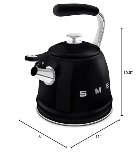 Uso diario con estilo Smeg, ideal para hervir agua para té o café.