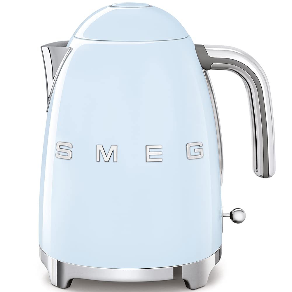 KLF03PBUS SMEG en azul pastel con base giratoria de 360° para vertido cómodo