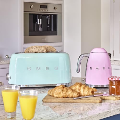 Tostadora Smeg 50s Retro, vista superior, ranuras amplias listas para pan grueso