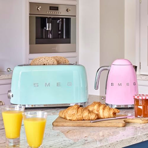 Tostadora Smeg 50s Retro, vista superior, ranuras amplias listas para pan grueso