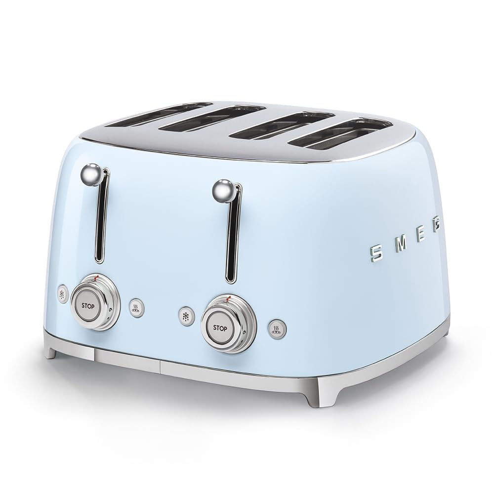 Tostadora Smeg con frontal estilo 50s en azul pastel para un toque icónico.