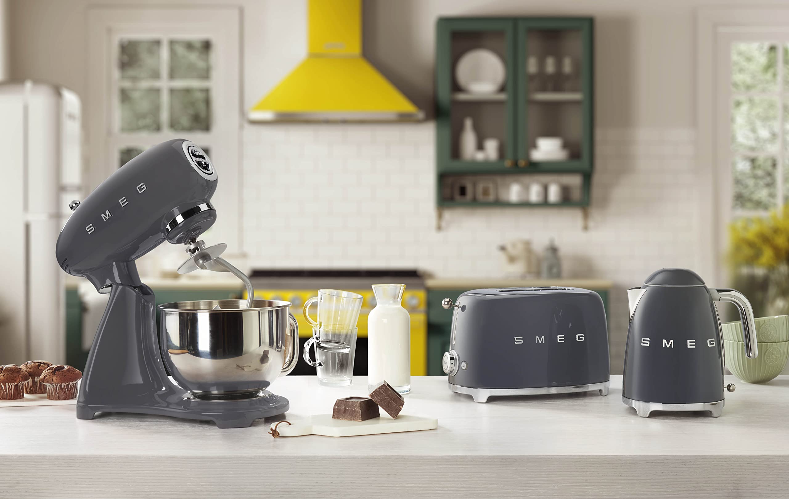Smeg TSF01GRUS: cuerpo de acero con recubrimiento en polvo y acabado duradero.