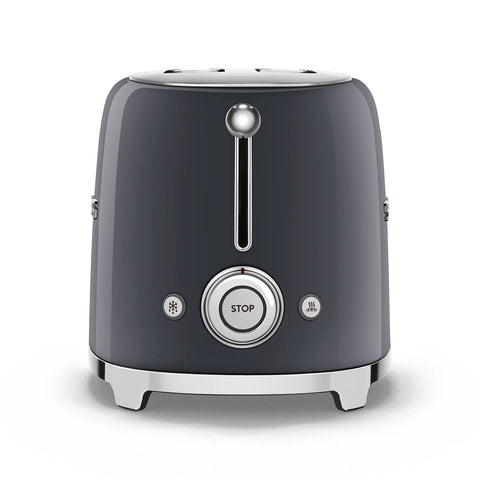 Smeg TSF01GRUS: encaje autocentrante garantiza tostadas uniformes.