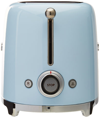 Smeg TSF02 con ranuras extra anchas para panes gruesos y tostadas uniformes.