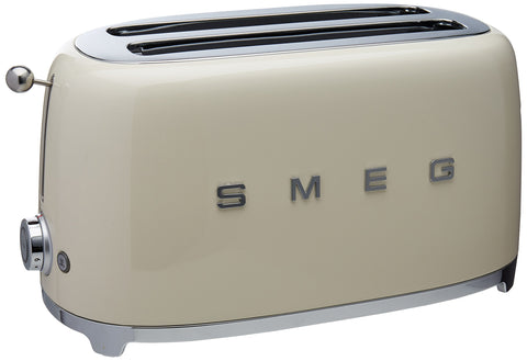 Tostadora SMEG TSF02 crema, vista frontal para tostar pan artesanal.