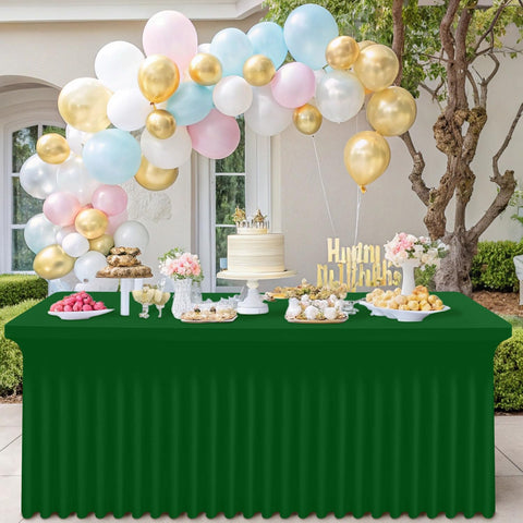 Smiry mantel color esmeralda realza la mesa para banquetes.