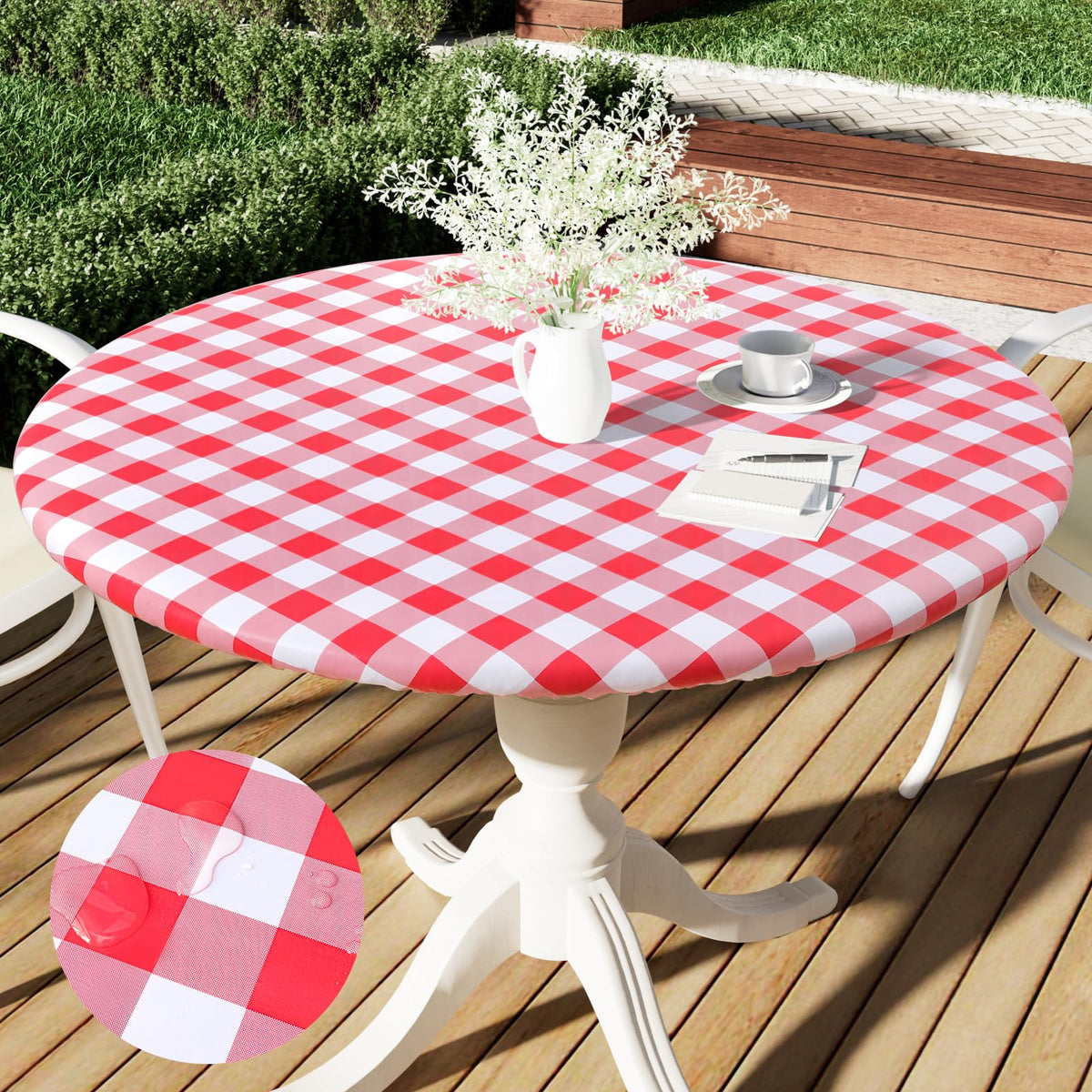 Mantel Smiry rojo y blanco redondo, ajusta con elasticidad para evitar deslizamientos.