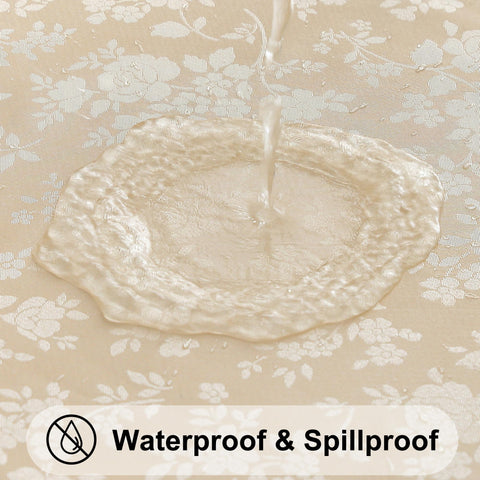 Smiry funda con bordes florales escallopados, añade elegancia al comedor.
